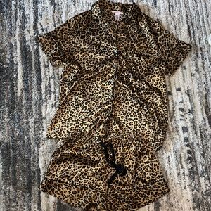 Victoria’s Secret Two-Piece Shorts Pajama Set in Cheetah, sz Xsmall